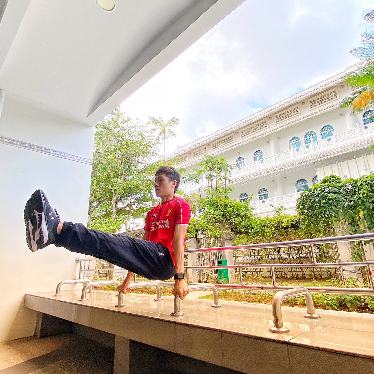 L-Sit